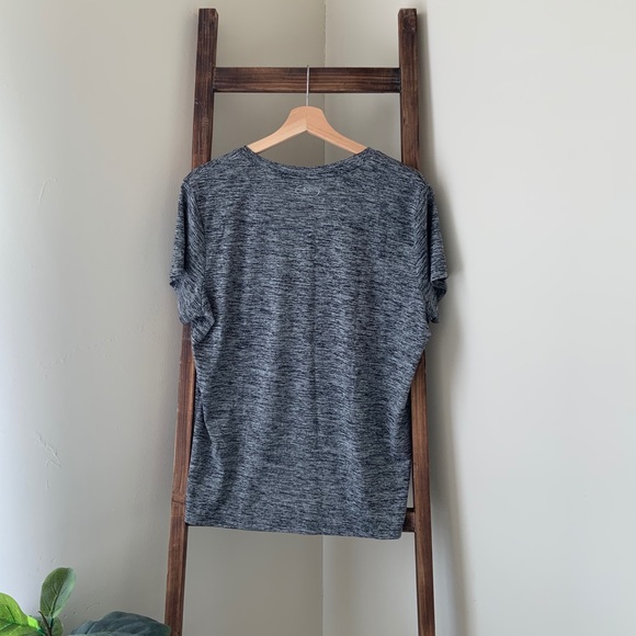 Under Armour Women’s Large Short Sleeve - Picture 2 of 7